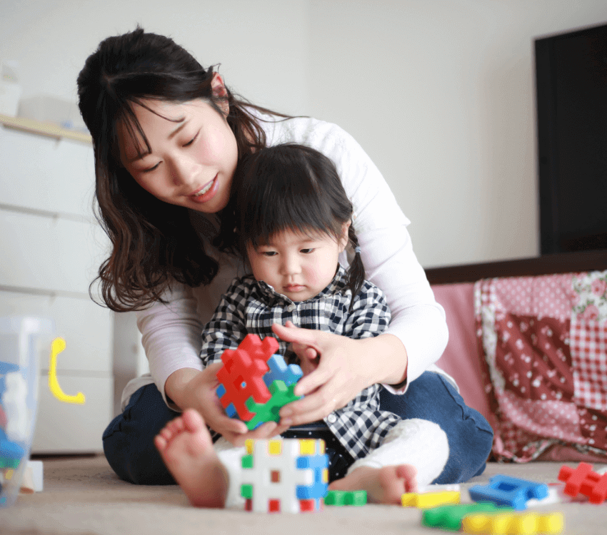 Parents- and- children -playing -with- toys10