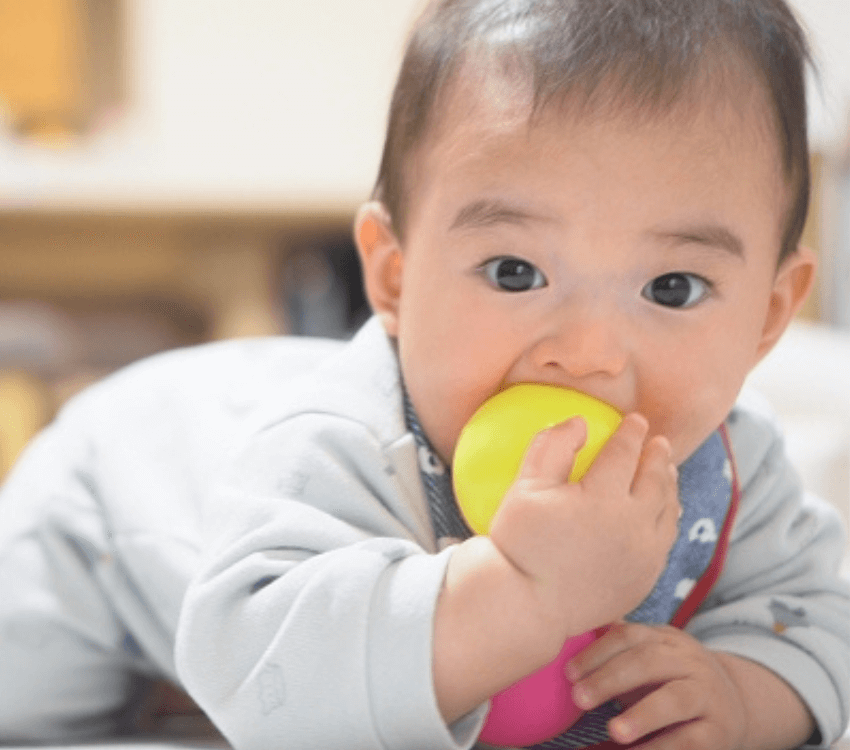 child- with -ball -in -mouth