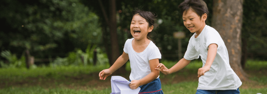 Child- having- fun -playing- with -friends