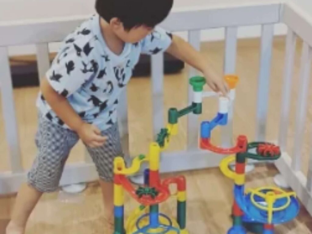 Children- concentrating- on- playing- with -educational -toys